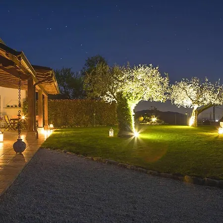 Сasa de vacaciones 2 Bedroom Lovely In