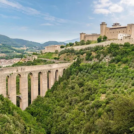 Сasa de vacaciones 2 Bedroom Lovely In